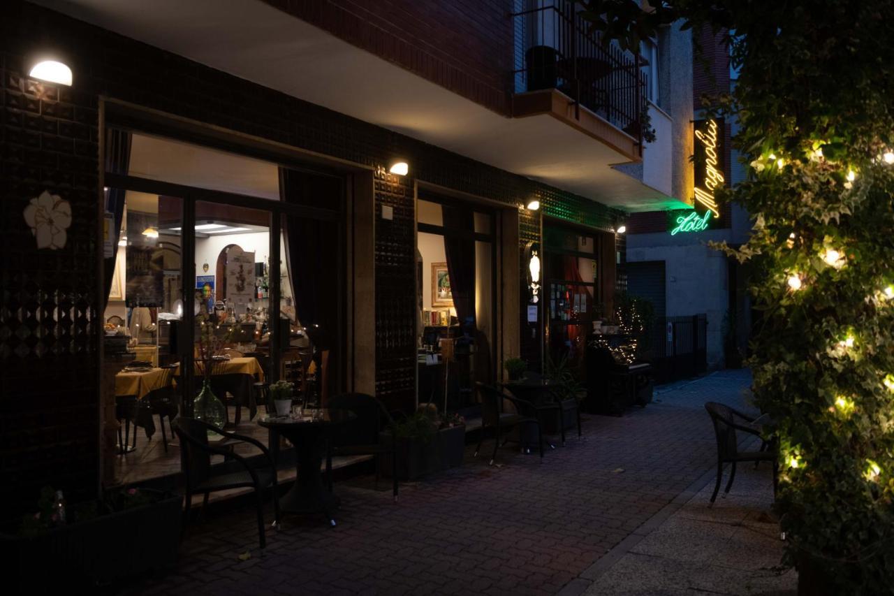 玛尼诺利亚酒店 阿尔本加 外观 照片