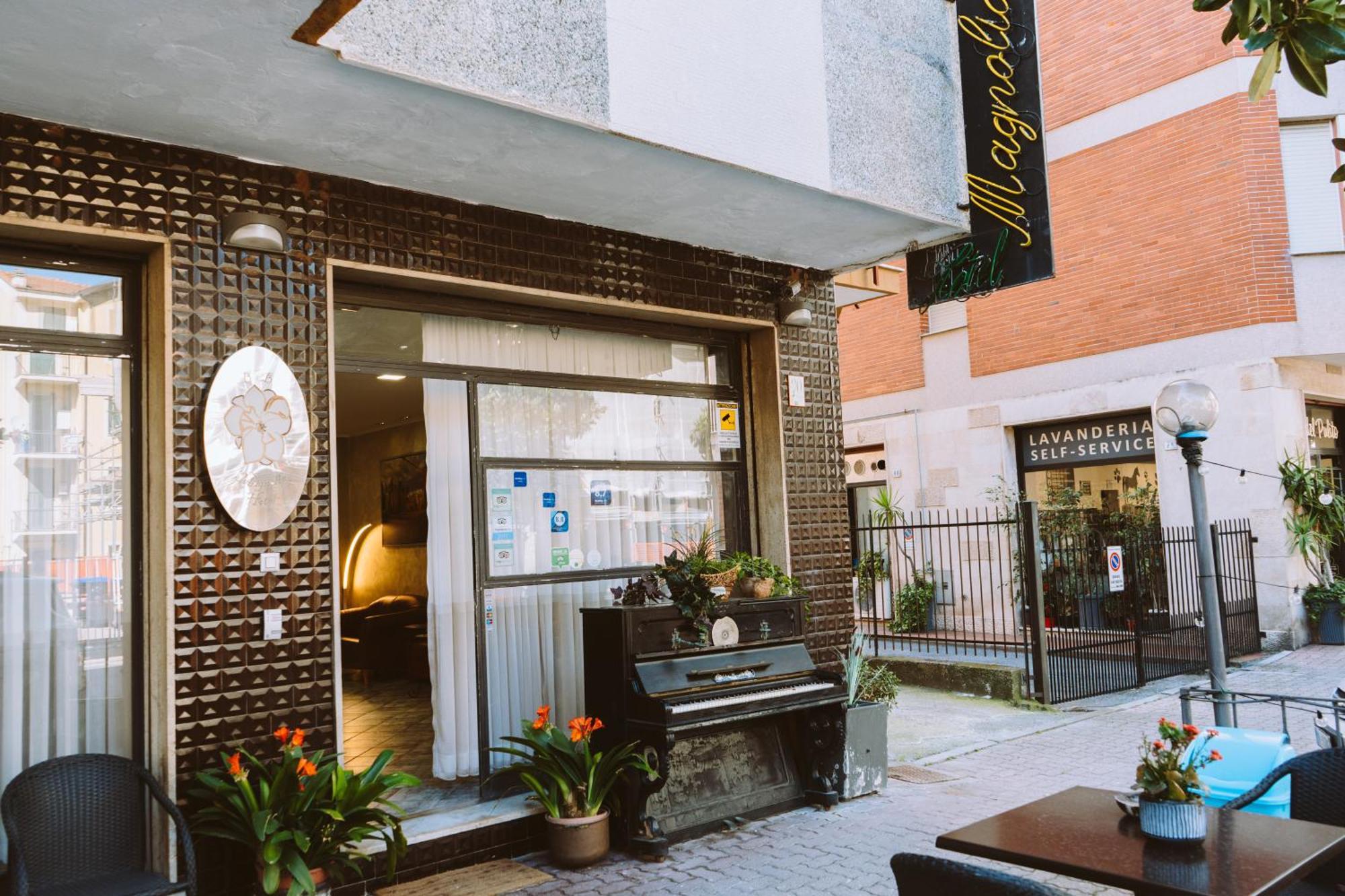 玛尼诺利亚酒店 阿尔本加 外观 照片